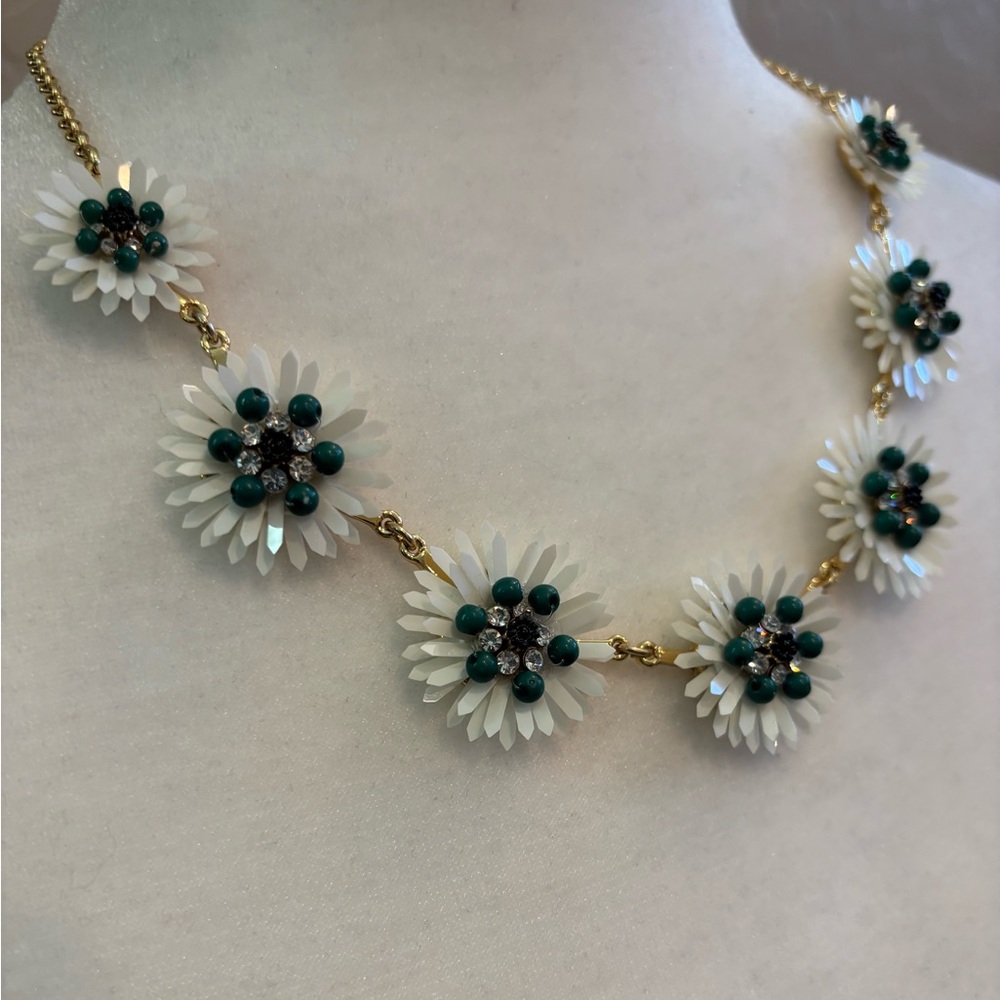 ANN TAYLOR 🖤💚 Floral Necklace - Picture 2 of 10